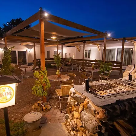 Katoo Bed & Breakfast 3*