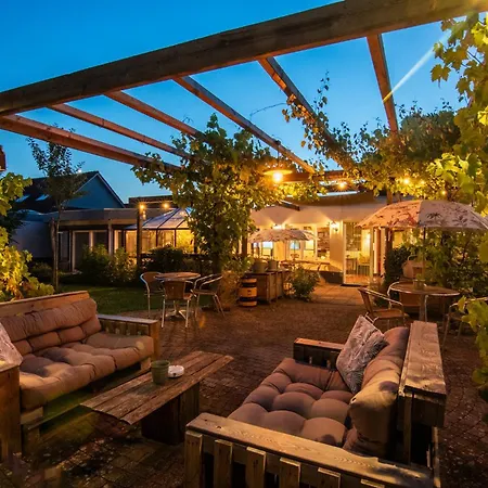 Katoo Bed & Breakfast 3*